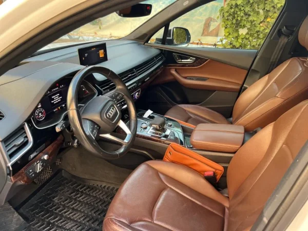 Tirane, Shitet Audio Q7 viti 2017 Gjendje perfekte, Automat Benzin, e bardhë automatik Kondicioner 195.000 km 26.000 €