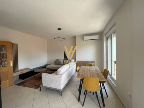 Tirane, jepet me qera apartament 2+1+Ballkon Kati 3, 110 m² 850 € (RRUGA E KAVAJES)