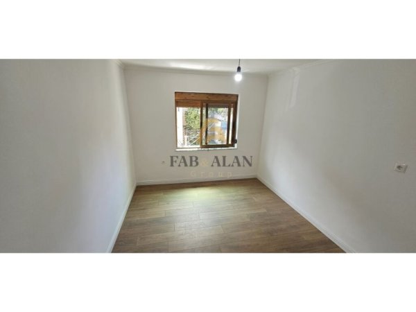 Tirane, shitet apartament 3+1 Kati 3, 82 m² 135.000 € (Rruga Bardhyl)