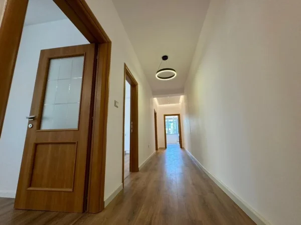 Tirane, shitet apartament , 103 m² 