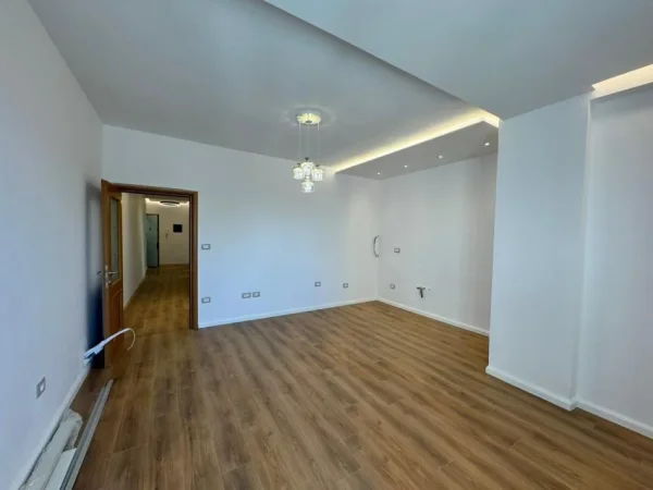 Tirane, shitet apartament , 103 m² 