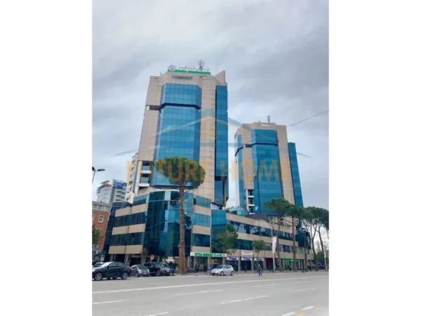 Tirane, jepet me qera ambjent biznesi Kati 4, 94 m² 1.700 € (KULLAT BINJAKE)