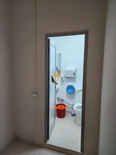 Tirane, jepet me qera ambjent biznesi Kati 1, 68 m² 900 € (RRUGA E ELBASANIT)