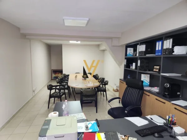 Tirane, jepet me qera ambjent biznesi Kati 1, 68 m² 900 € (RRUGA E ELBASANIT)