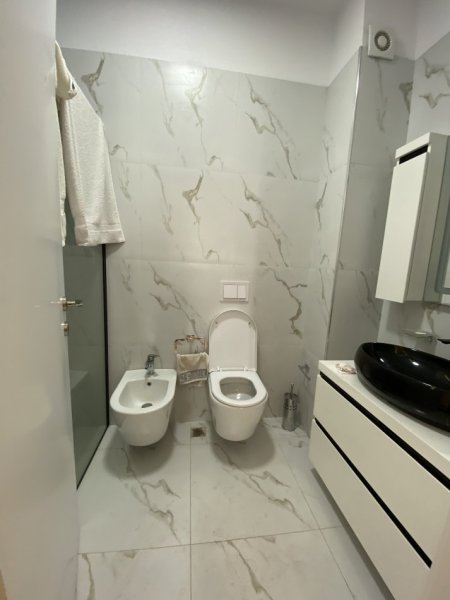 Tirane, jepet me qera apartament 2+1+2 Kati 2, 88 m² 500 € (Casa Italia, Tirana Entry 1)