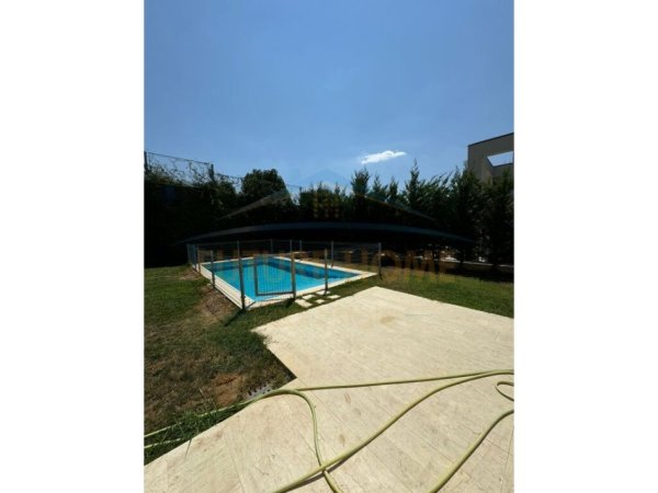 Tirane, jap me qera Vile 4+1+Aneks+Ballkon Kati 3, 300 m² 3.500 € (Rruga e Vilave)