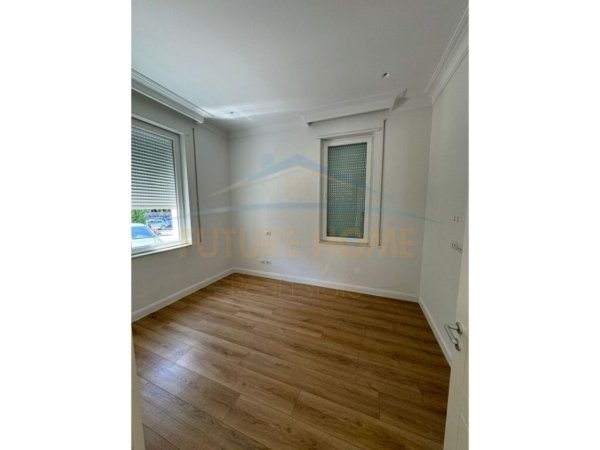 Tirane, jap me qera Vile 4+1+Aneks+Ballkon Kati 3, 300 m² 3.500 € (Rruga e Vilave)