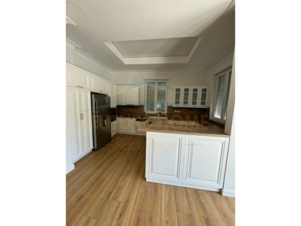 Tirane, jap me qera Vile 4+1+Aneks+Ballkon Kati 3, 300 m² 3.500 € (Rruga e Vilave)