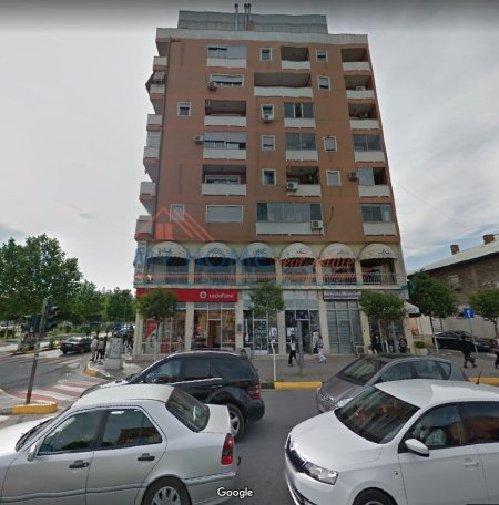 Tirane, jepet me qera apartament 1+1+Aneks+Ballkon Kati 2, 65 m² 600 € (Komuna e Parisit, pallati i Vodafone)