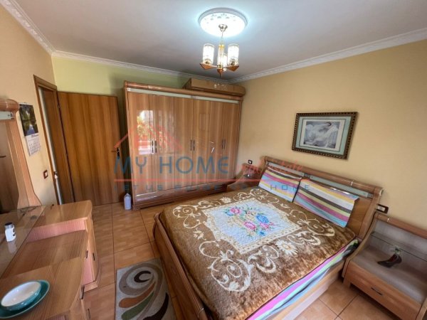 Tirane, jepet me qera apartament 1+1+Aneks+Ballkon Kati 2, 65 m² 600 € (Komuna e Parisit, pallati i Vodafone)