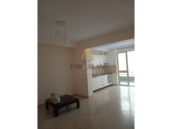 Tirane, jepet me qera apartament 1+1 Kati 3, 70 m² 450 € (Myslym Shyr)