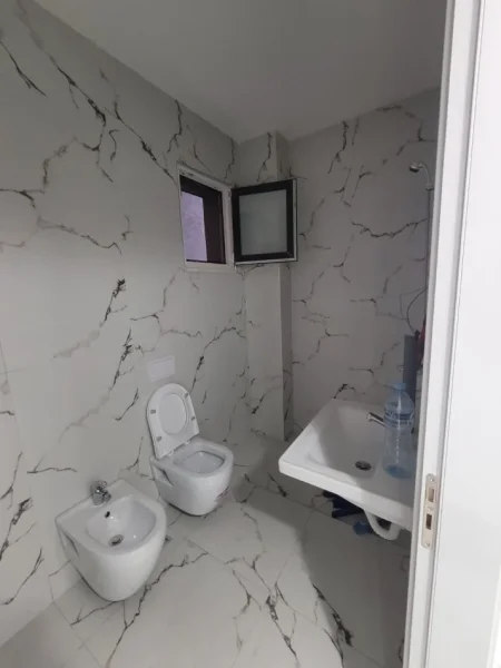 Tirane, jepet me qera apartament 2+1+Ballkon Kati 2, 100 m² 400 € (DON BOSKO)