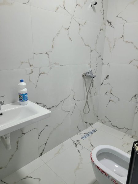 Tirane, jepet me qera apartament 2+1+Ballkon Kati 2, 100 m² 600 € (DON BOSKO)