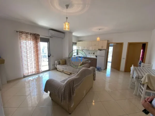 Durres, jepet me qera apartament 2+1+Ballkon Kati 10, 85 m² 400 € (Stacioni Trenit Durres)
