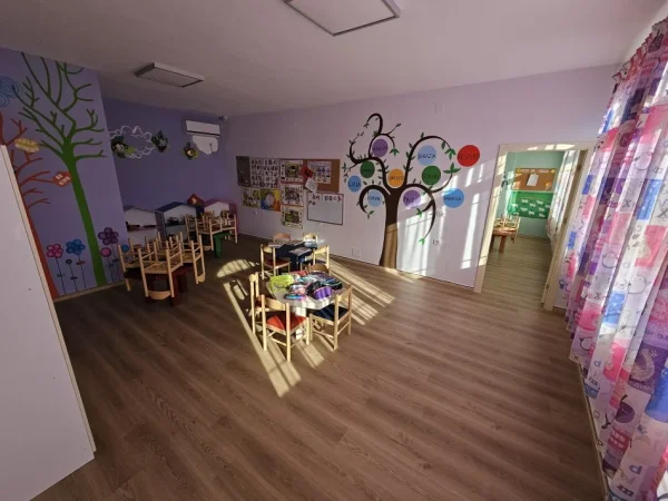 Tirane, jepet me qera godine / Kopesht 400 m² (Rruga Muhamet Deliu)