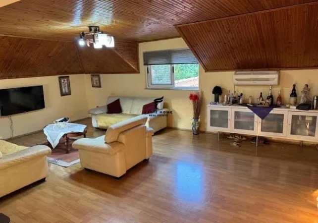 Tirane, jepet me qera apartament 3+1 Kati 2, 160 m² 650 € (BRRYLI)