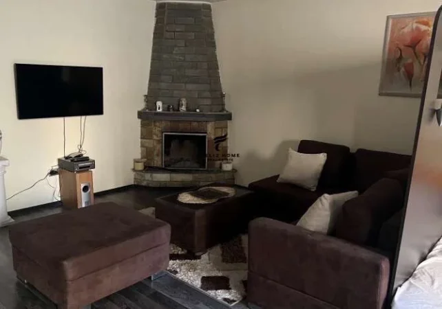 Tirane, jepet me qera apartament 3+1 Kati 2, 160 m² 650 € (BRRYLI)