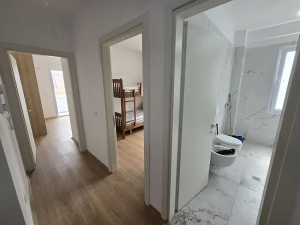 Tirane, jepet me qera apartament 2+1 Kati 1, 500 € (Ish Fusha e Aviacionit)