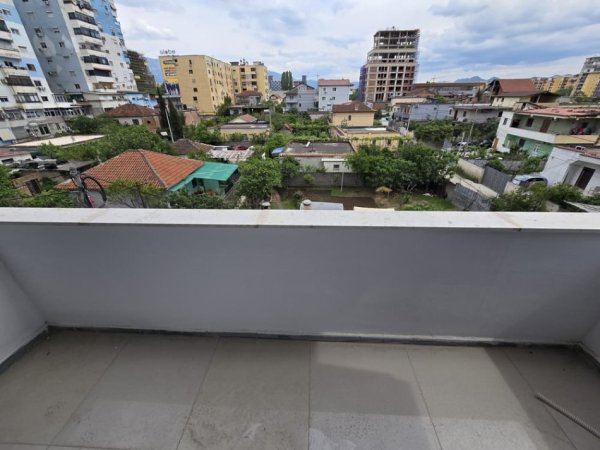 Tirane, jepet me qera apartament 2+1 Kati 1, 500 € (Ish Fusha e Aviacionit)