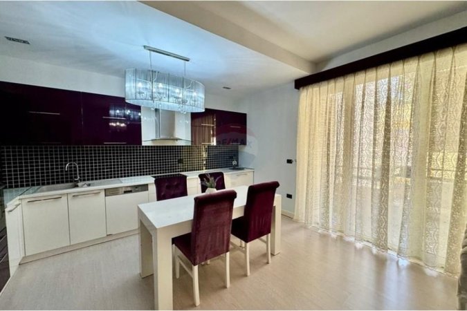 Tirane, jepet me qera apartament 2+1+Aneks+Ballkon Kati 2, 95 m² 700 € (Rruga Eduart Mano - Tirana e Re - Liqeni i Tiranës,)