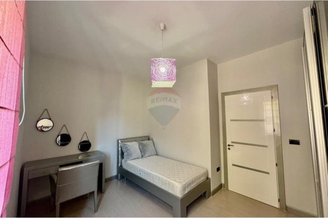 Tirane, jepet me qera apartament 2+1+Aneks+Ballkon Kati 2, 95 m² 700 € (Rruga Eduart Mano - Tirana e Re - Liqeni i Tiranës,)