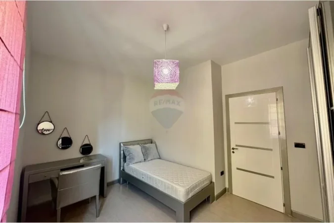 Tirane, jepet me qera apartament 2+1+Aneks+Ballkon Kati 2, 95 m² 700 € (Rruga Eduart Mano - Tirana e Re - Liqeni i Tiranës,)