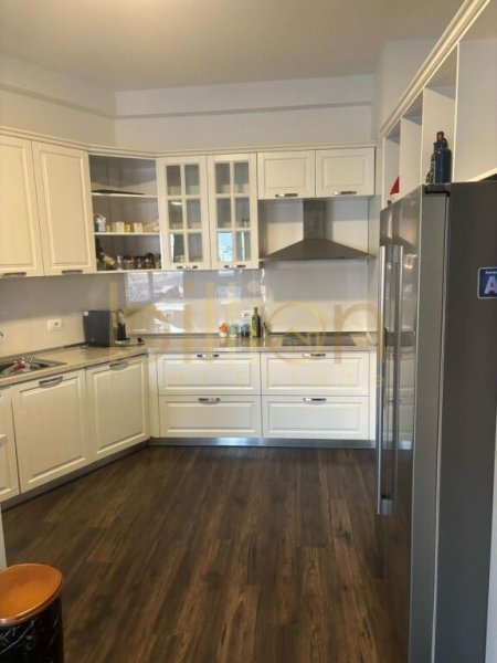 Tirane, jepet me qera apartament 2+1+Ballkon Kati 4, 173 m² 1.000 € (Ish Fusha e Aviacionit)
