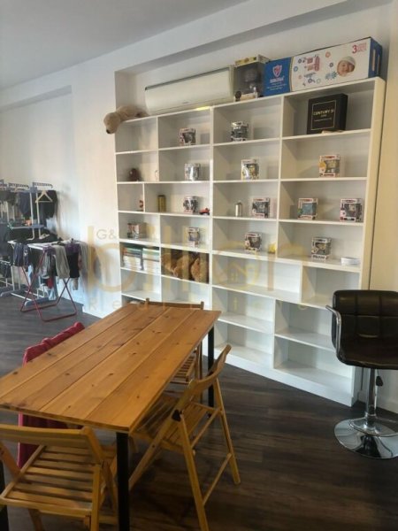 Tirane, jepet me qera apartament 2+1+Ballkon Kati 4, 173 m² 1.000 € (Ish Fusha e Aviacionit)