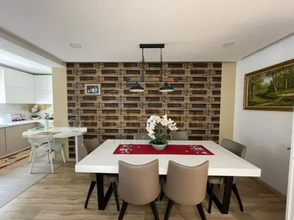 Shiten, 3 Vila, Vilat Gjemane, Tiranë. Pranohet edhe klering në bregdet ose Tiranë.