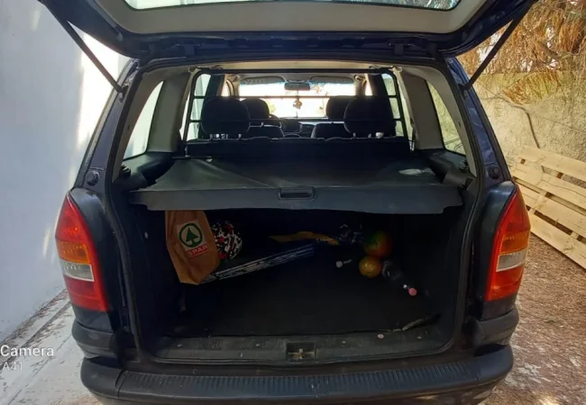 Tirane, shitet minivan. Opel Zafira Nafte, blu e errët, manuale  204 000km 1.300 €