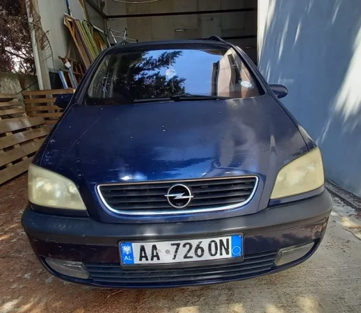 Tirane, shitet minivan. Opel Zafira Nafte, blu e errët, manuale  204 000km 1.300 €