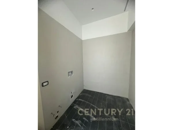 Tirane, shes apartament 2+1+2+Ballkon , 146 m² 290.000 € (Kopshti Botanik Zoologjik)