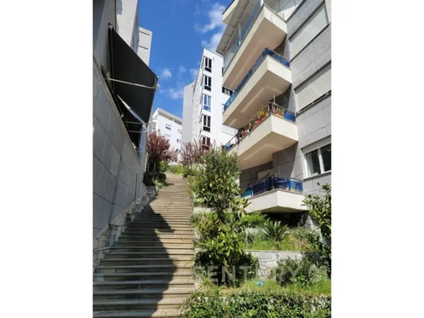 Tirane, shes apartament 4+1+3+Ballkon , 217 m² 336.040 € (Kopshti Botanik Zoologjik)