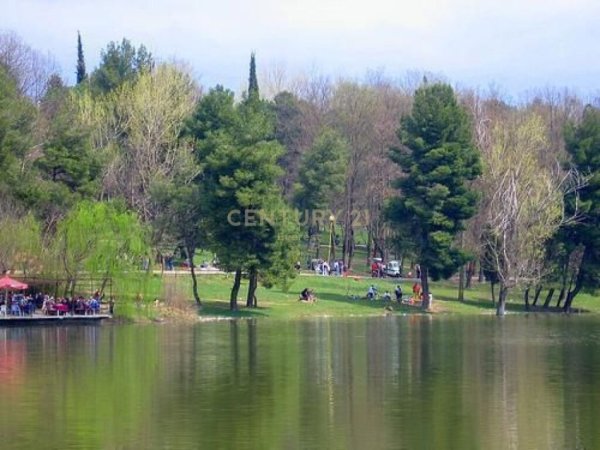 Tirane, shes apartament 1+1+Aneks+Ballkon Kati 1, 170 m² 375.000 € (Liqeni i Tiranës)