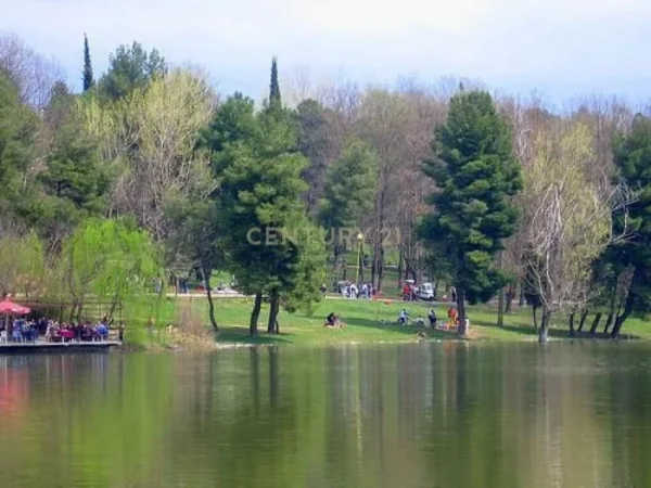 Tirane, shes apartament 1+1+Aneks+Ballkon Kati 1, 170 m² 375.000 € (Liqeni i Tiranës)