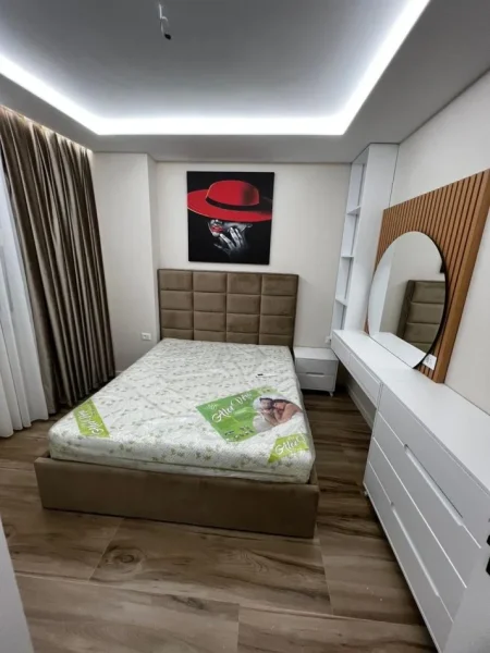 Tirane, jepet me qera apartament 1+1+Ballkon Kati 5, 65 m² 700 € (RRUGA E BARRIKADAVE)