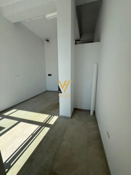 Tirane, shitet dyqan Kati 0, 29 m² 67.000 € (SELITE)