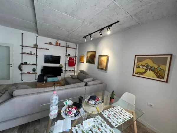 Shqiperi, shitet apartament 1+1+Ballkon Kati 5, 82 m² 120.000 € (21 DHJETORI)