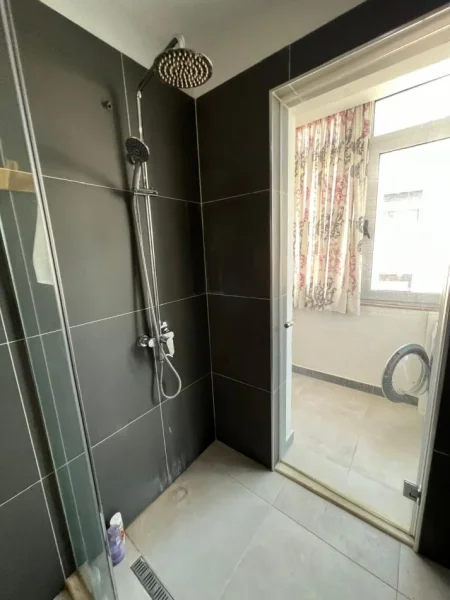 Shqiperi, shitet apartament 1+1+Ballkon Kati 5, 82 m² 120.000 € (21 DHJETORI)