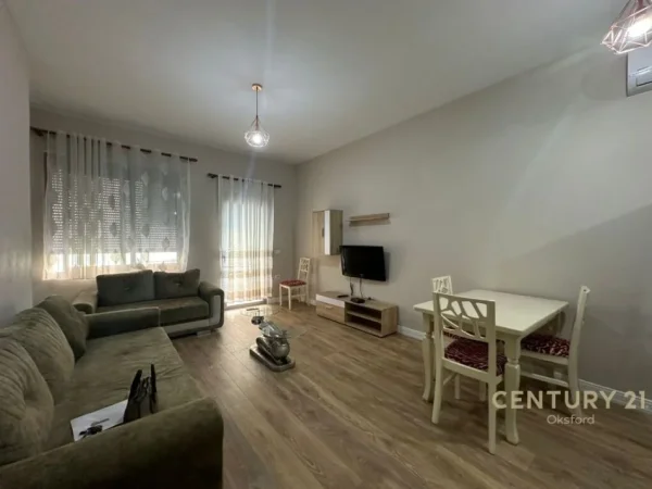 Tirane, jepet me qera apartament 2+1 , 89 m² 500 € (BULEVARDI ZHAN D'ARK!)
