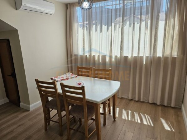Tirane, jepet me qera apartament 1+1 Kati 5, 70 m² 550 € (Rr.Rexhep Jella)