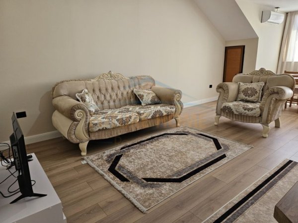 Tirane, jepet me qera apartament 1+1 Kati 5, 70 m² 550 € (Rr.Rexhep Jella)