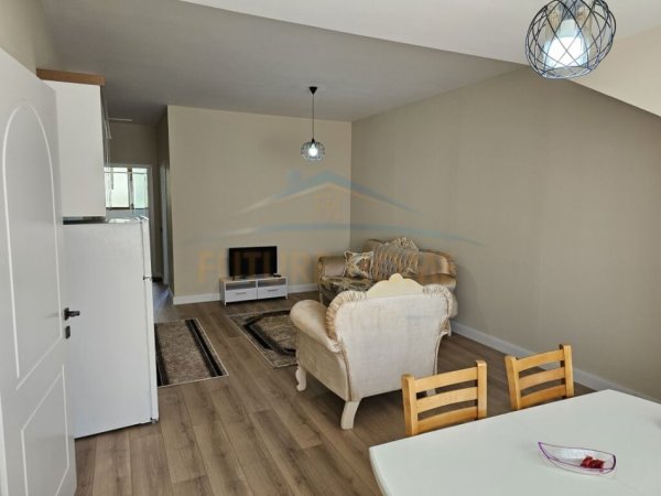 Tirane, jepet me qera apartament 1+1 Kati 5, 70 m² 550 € (Rr.Rexhep Jella)