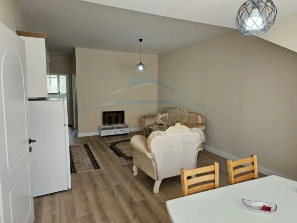 Tirane, jepet me qera apartament 1+1 Kati 5, 70 m² 550 € (Rr.Rexhep Jella)