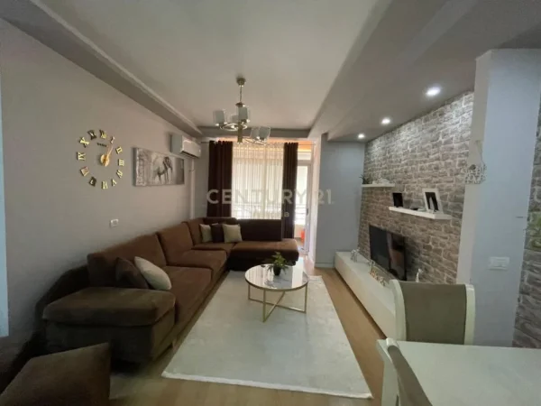 Tirane, jepet me qera apartament 2+1 Kati 7, 95 m² 550 € (FRTARI NE ASTIR)