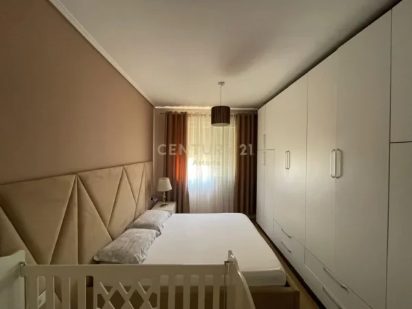 Tirane, jepet me qera apartament 2+1 Kati 7, 95 m² 550 € (FRTARI NE ASTIR)