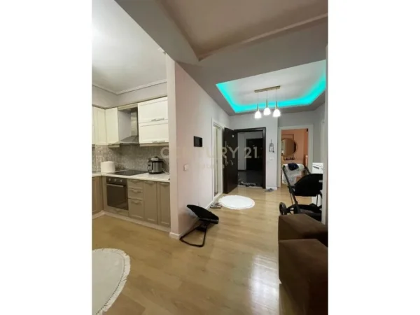 Tirane, jepet me qera apartament 2+1 Kati 7, 95 m² 550 € (FRTARI NE ASTIR)
