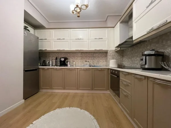 Tirane, jepet me qera apartament 2+1 Kati 7, 95 m² 550 € (FRTARI NE ASTIR)