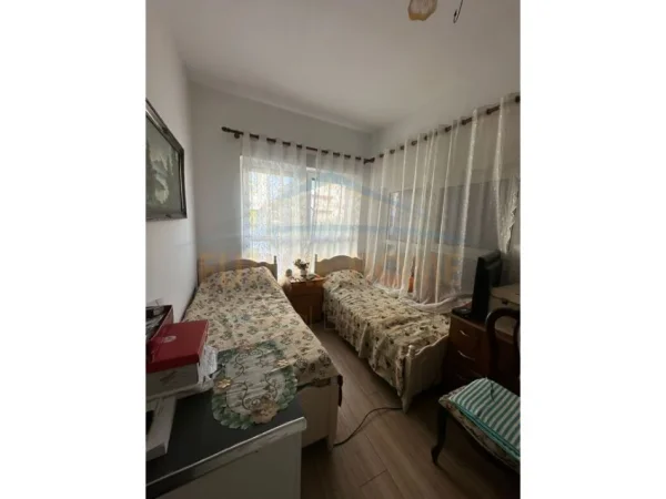 Tirane, shitet apartament 2+1+Ballkon Kati 2, 83 m² 121.075 € (Ali Demi)