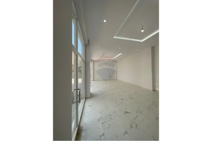 Tirane, jepet me qera ambjent biznesi Kati 0, 80 m² 800 € (Rruga e Dafinave)